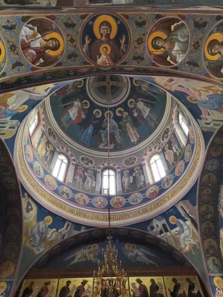 Троице-Сергиева Лавра и скиты