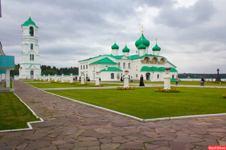 Вырица — Санкт-Петербург — Александро-Свирский монастырь — Тихвинский Успенский монастырь
