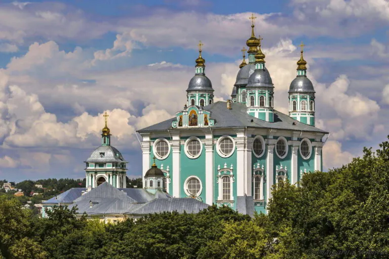 Вырица — Санкт-Петербург — Александро-Свирский монастырь — Тихвинский Успенский монастырь