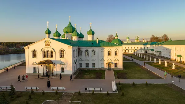 Вырица — Санкт-Петербург — Александро-Свирский монастырь — Тихвинский Успенский монастырь