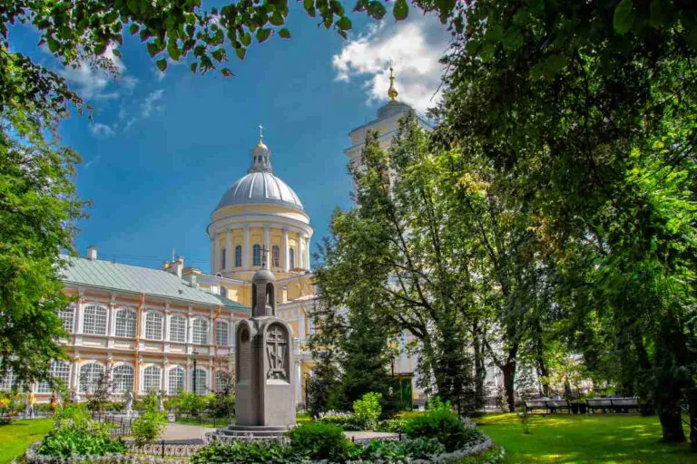 Вырица — Санкт-Петербург — Александро-Свирский монастырь — Тихвинский Успенский монастырь